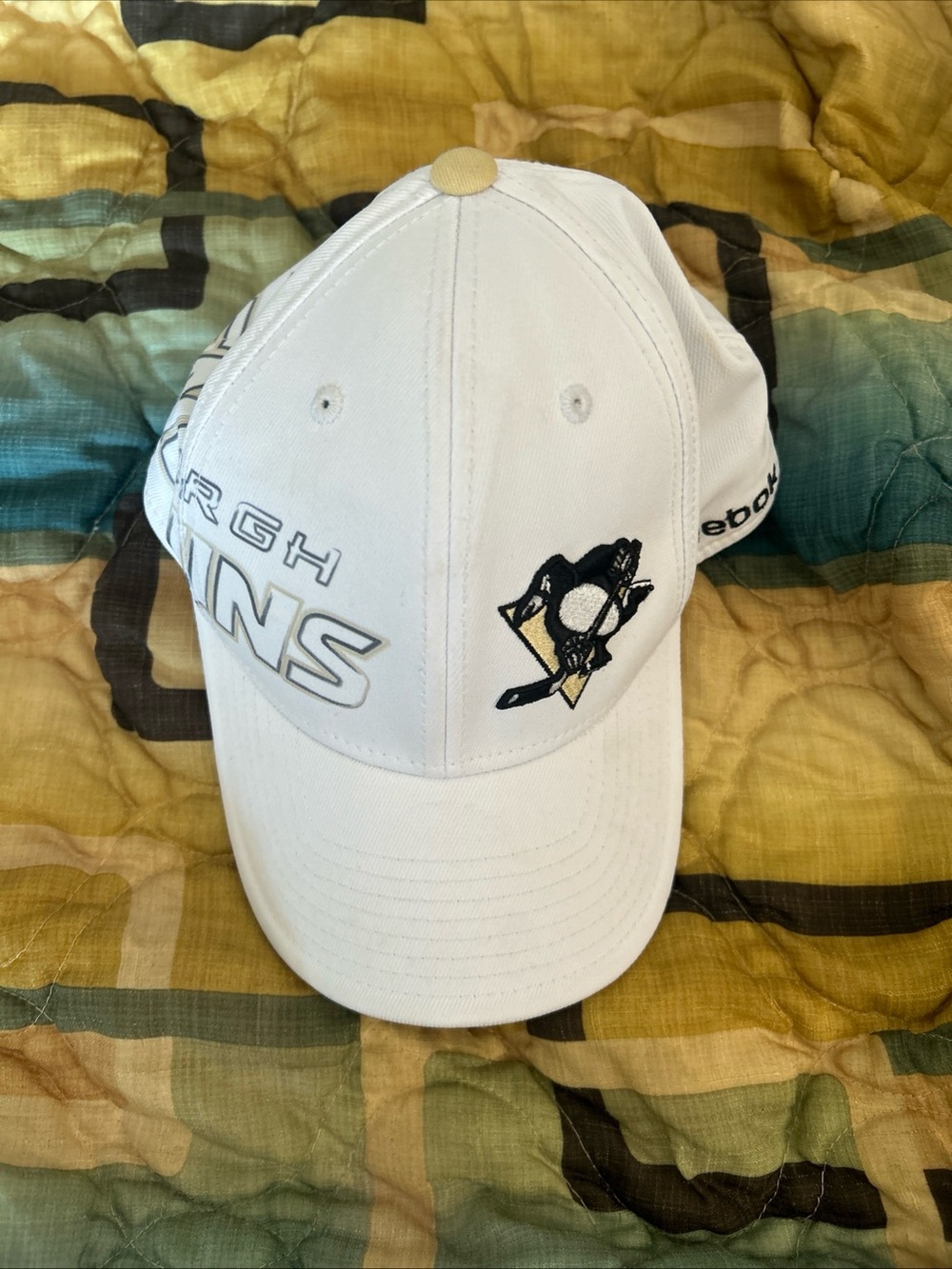 Pittsburgh Penguins NHL Hat White Reebok Center Ice Collection L/XL